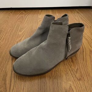 BLONDO neutral suede leather tan side zip waterproof ankle boots size US 9.5